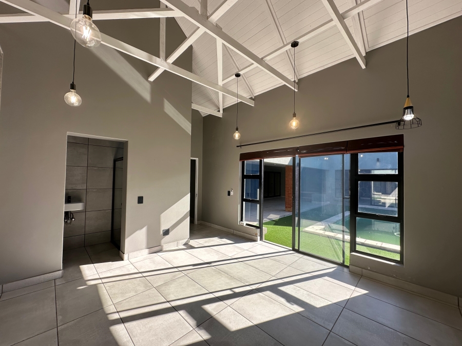 5 Bedroom Property for Sale in Leloko Lifestyle Estate North West